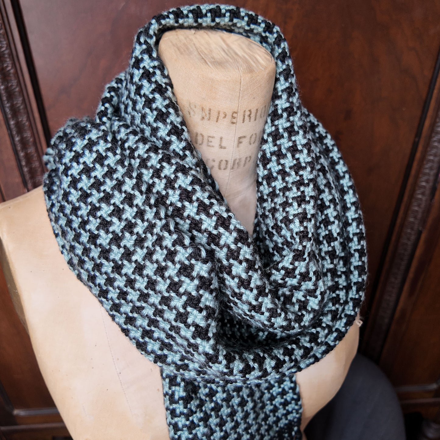 ❖ Mint Green and Black Houndstooth ❖ Handwoven Scarf ❖