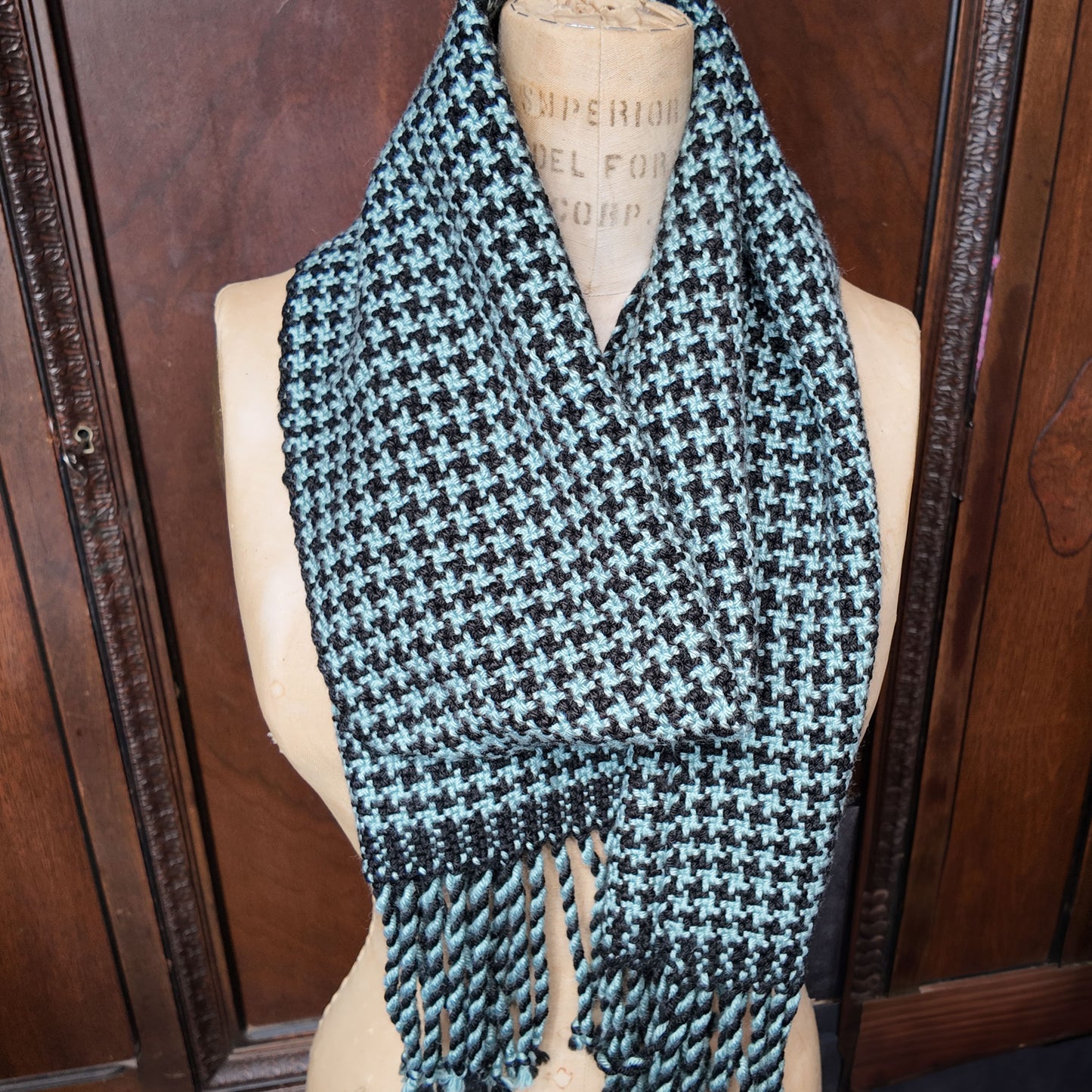 ❖ Mint Green and Black Houndstooth ❖ Handwoven Scarf ❖